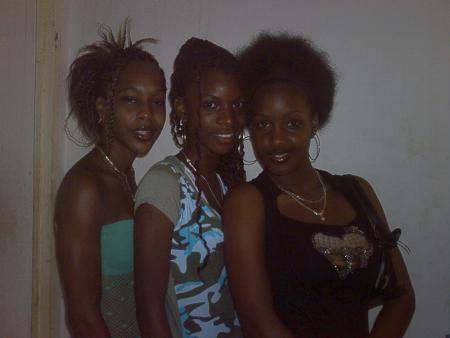                             moi , dorice and mélina